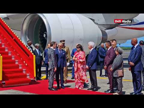[En images] Visite du président Macron : retour sur la cérémonie protocolaire à l’aéroport SSRN