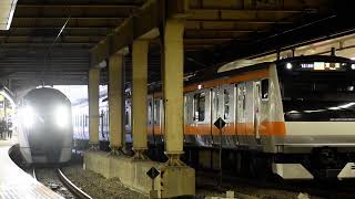 E233系ホリデー快速おくたま・あきがわとE353系あずさ・富士回遊　新宿駅同時入線&発車