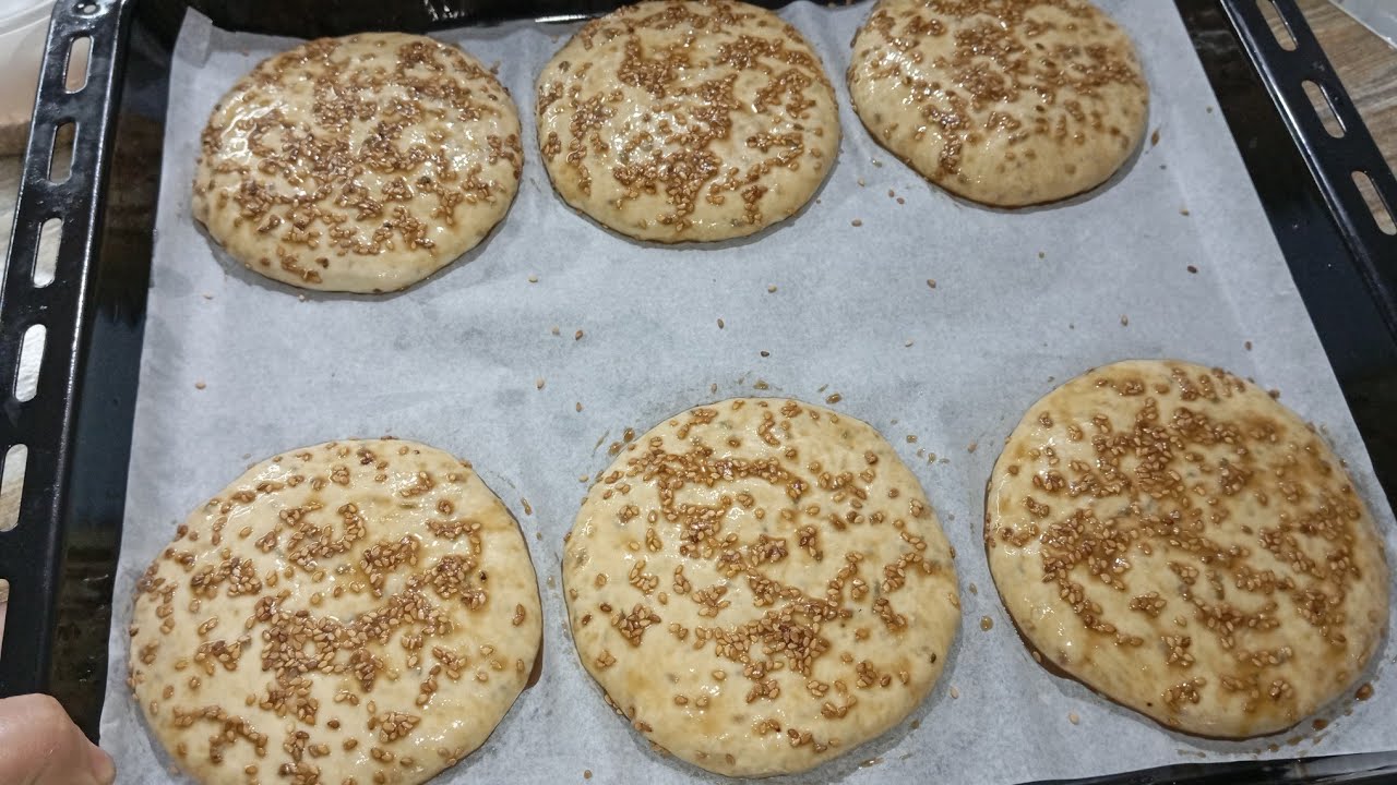 كرص اقتصادين من ألذ مايكون رطبين بدون حليب بدون زبدة وبدون بيض منسمين وعلى حقهم وطريقهم 👌🏻😋