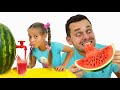 Sofia and Dad make healthy watermelon juice!