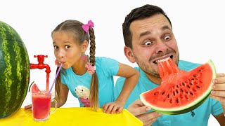 Sofia and Dad make healthy watermelon juice!