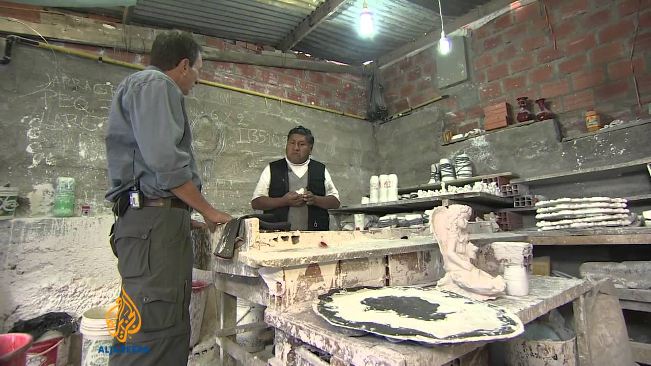تحتفل بوليفيا بمهرجان المجسمات المصغرة لجلب الحظ السعيد