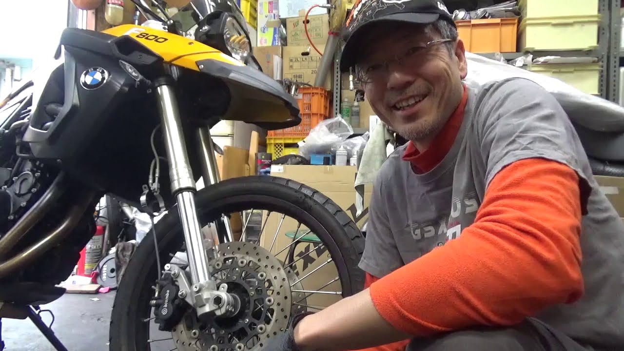 バイク屋の日常。BMW F800GSのフォークシールを交換してみます。 - YouTube