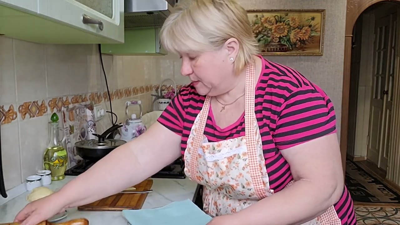 Картошечка под сырной шубкой. Биточки куриные. Завитушки к чаю