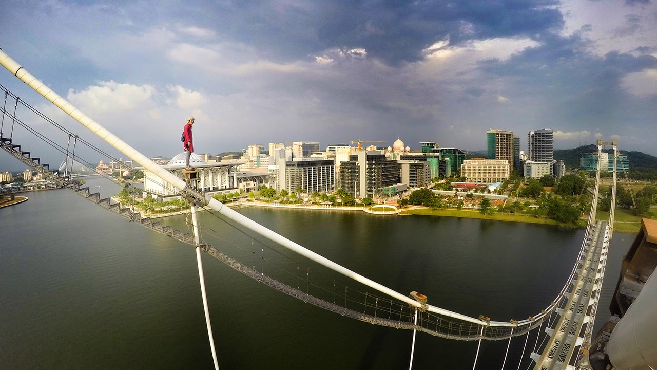 Freerunner Climbs 270ft Bridge With No Ropes - YouTube