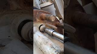 | opening broken hub and seal | actros truck |