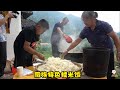 少數民族特色糯米飯，小六幫忙燒火煮，侗族酒席上的一道主食