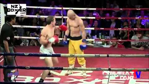 Yi Long, Shaolin Monk who resists K O !  Boxing ! ...