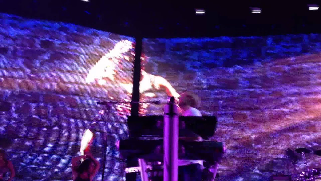 Milk Inc. - In My Eyes (Live @ Sportpaleis Antwerp 12-10-2012) - YouTube