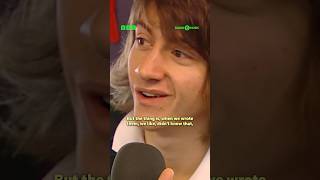 A babyfaced Alex Turner on fan reactions 💚 @arcticmonkeys #SteveLamacq #Archive