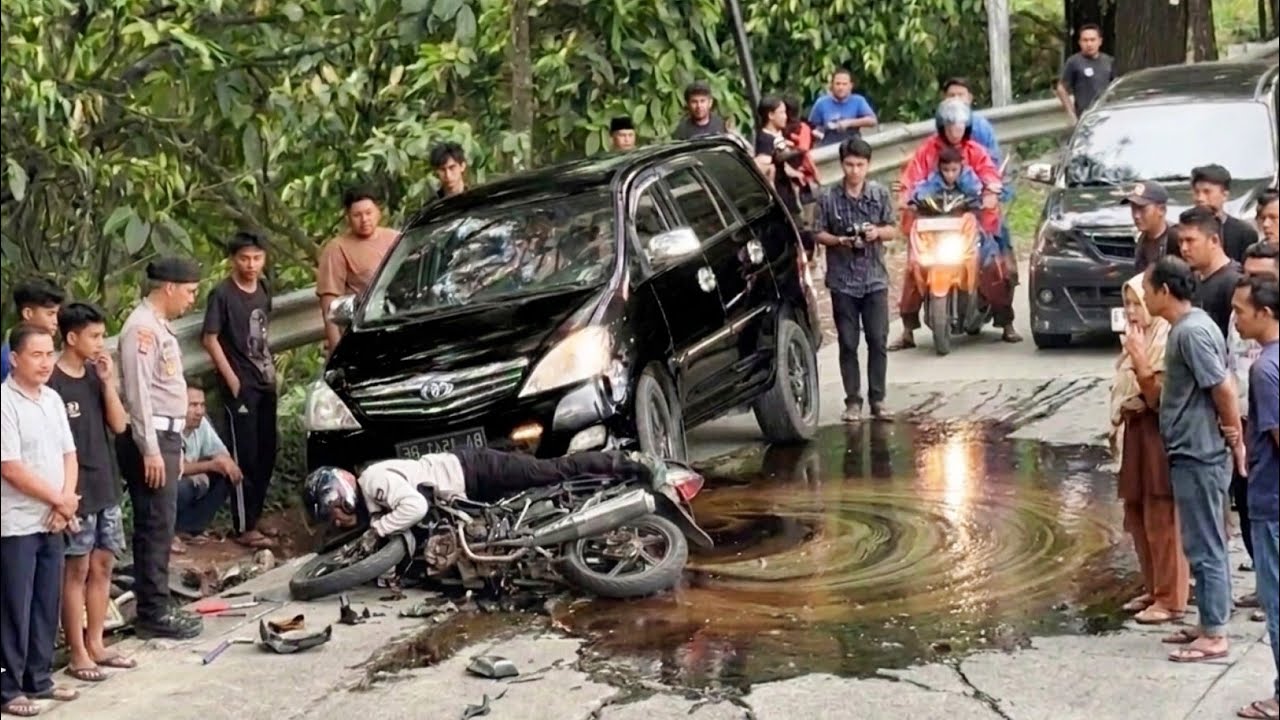 PETAKA TUMPAHAN MINYAK !!! INNALILLAHI., Jalan Licin Mobil & Pengendara Motor Tergelincir Berserakan