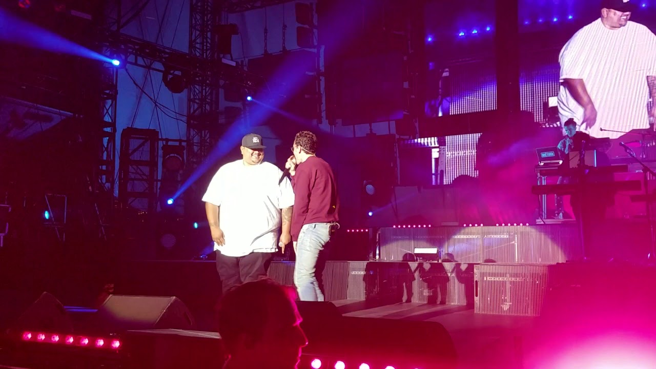 Logic performs America ft Big Lenbo live from chicago - YouTube