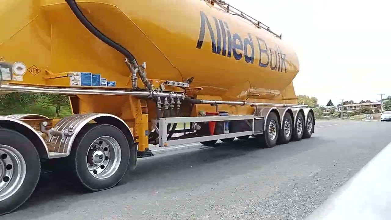 Allied Bulk Mack Toot Toot nice truck mate