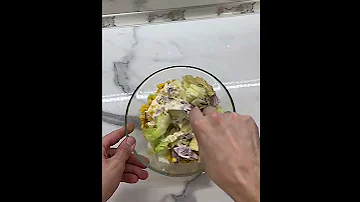 Салат с тунцом