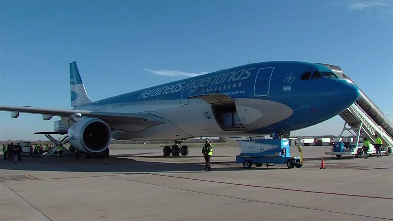 Llegó el decimoséptimo vuelo de Aerolíneas Argentinas con más de 470 mil dosis de Sputnik V