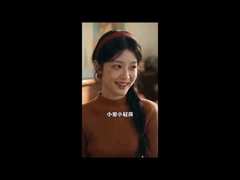From Seasons 1-6 of the collection "Moon Lazy Pillow Jade Cool Dream" Wen Yi and Wu Qingqiu's clothing business gradually gets on track, and the sisters regain control of their lives by supporting each other. But Xiao Qing was unwilling to accept defeat and secretly set up a scheme, triggering a dispute over business qualifications. Wen Yi and Wu Qingqiu once fell into crisis. #安安漫剧