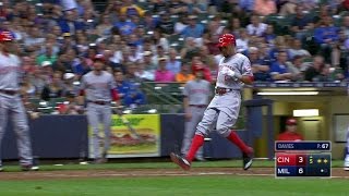 CIN@MIL: Holt's sacrifice fly scores Hamilton