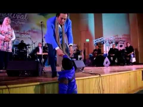 علي الحجار فنان كبير لم يرفض سلام طفل صغير