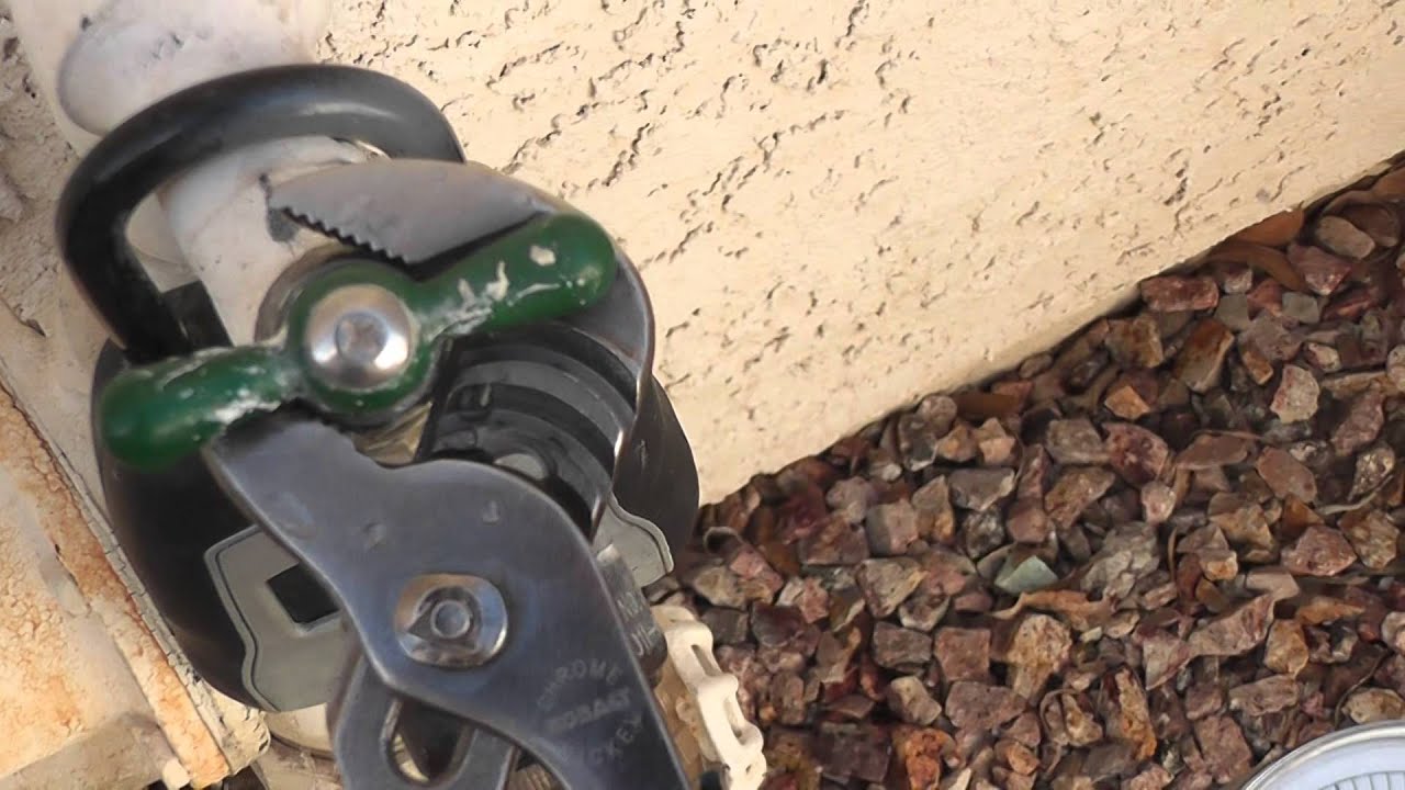 Repairing a leaking bonnet nut on the hose bib 2 - YouTube