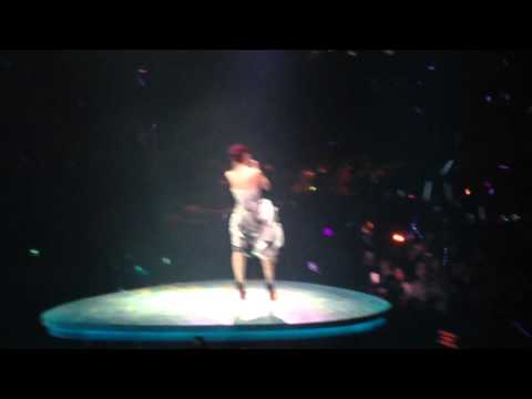 笑中有淚 @ 楊千嬅Let's Begin演唱會2015 (31/1/2015 - 尾場)