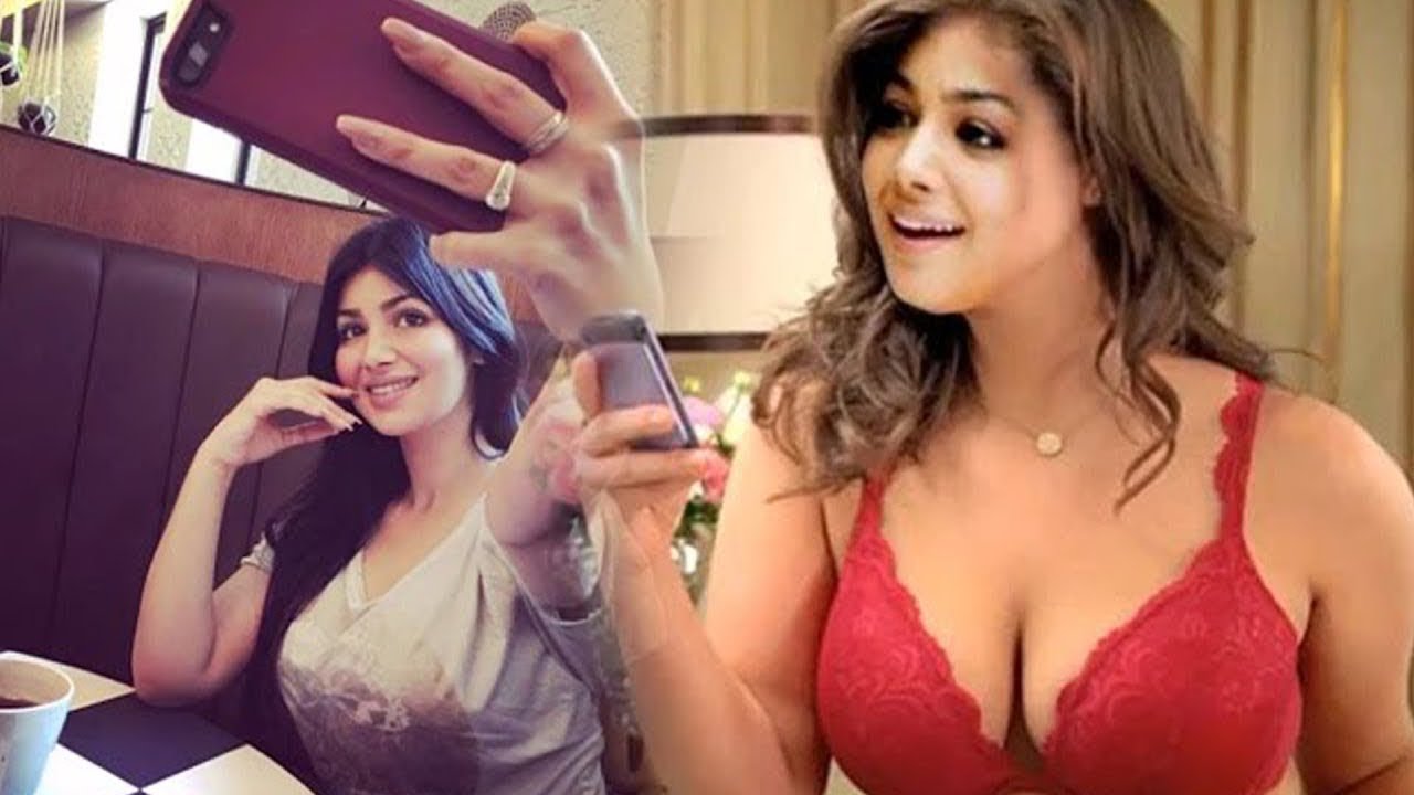 ayesha takia bOObs show - YouTube.