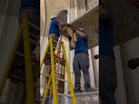 ASÍ SE PREPARA EL PASO DE LA VIRGEN DE LOS REYES