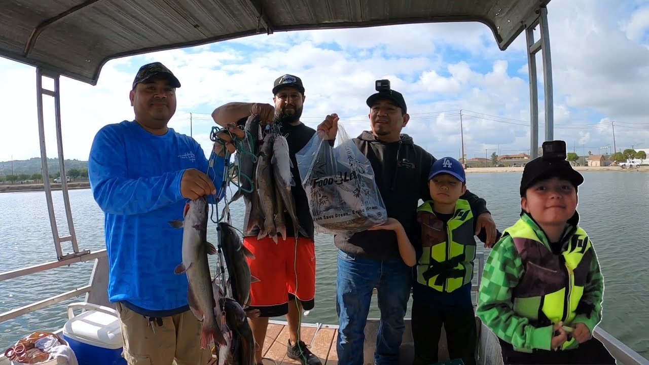 Santa Ana River Lakes Pescando Bagres En Pontoon Boat 2022