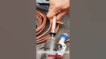 Auxiliary tool for deburring and chamfering the cutting edge of copper pipe