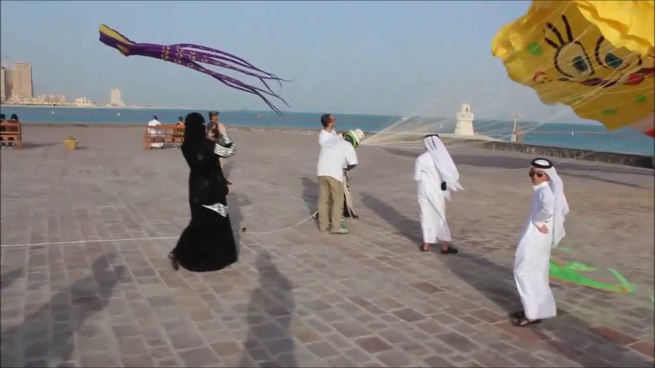 Our impressions of Qatar - Inland Sea, Kitesurfing, Paragliding, Dune driving, Flamingos & Falcons