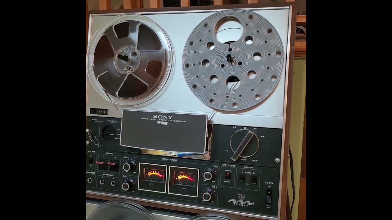 3D-printed design of an empty 7" 1/4" tape reel for reel-to-reel tape recorders or 8mm projectors