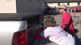Heart & Hand Ministries delivers hundreds of Thanksgiving meal boxes to families