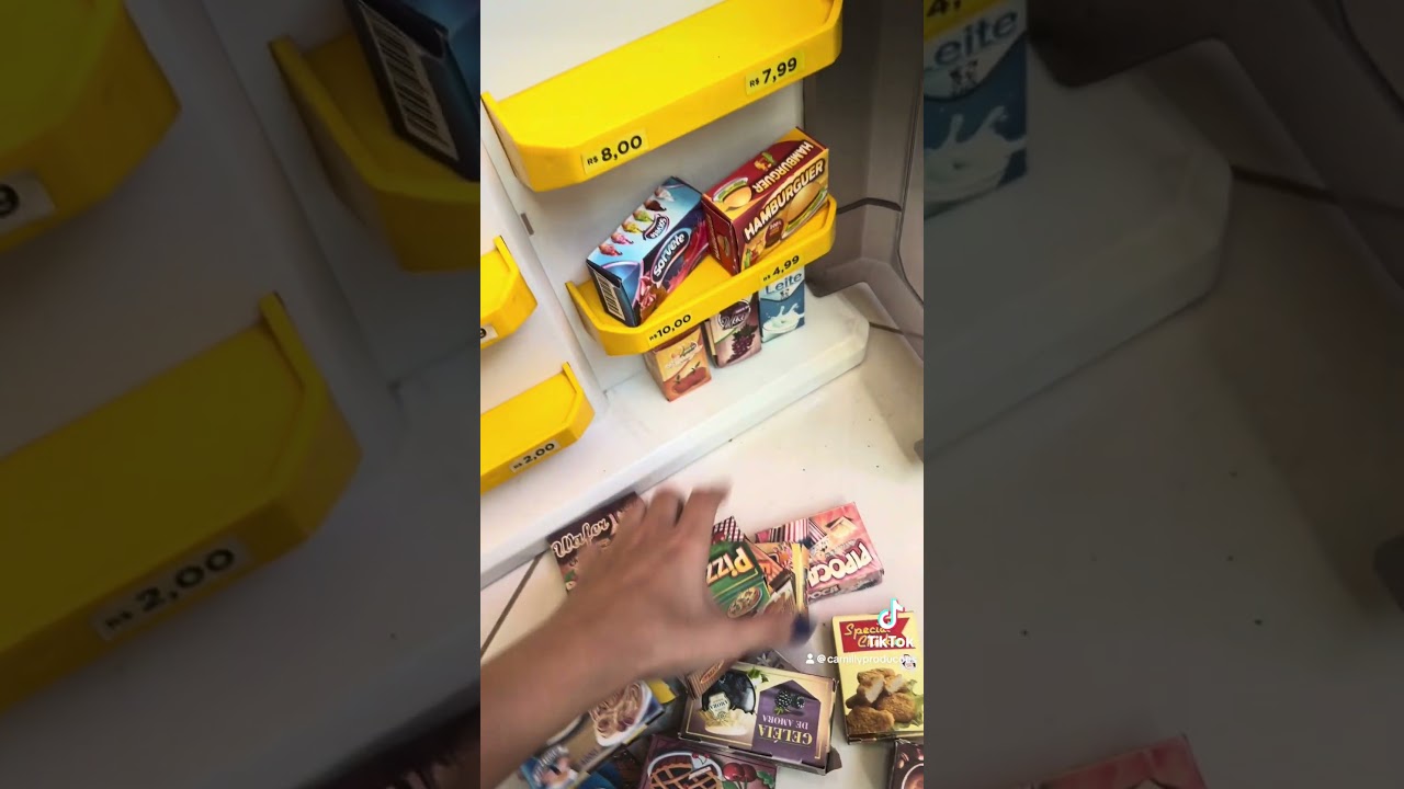 Limpando o mercadinho #shorts #brinquedo #boneca #kids #criança #faxina