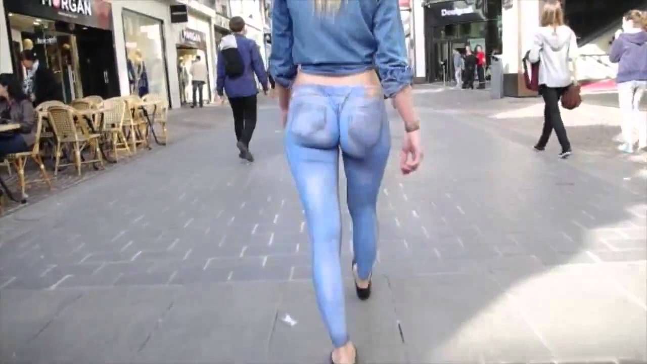 Modelo caminó "desnuda" por la calle y nadie se dio cuenta YouTube