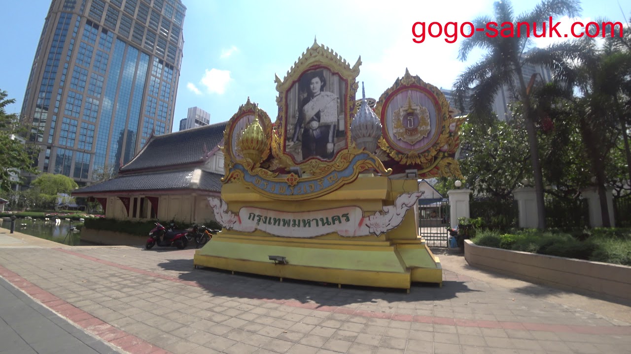 Bangkok Park Benchasiri Park- early March 2020