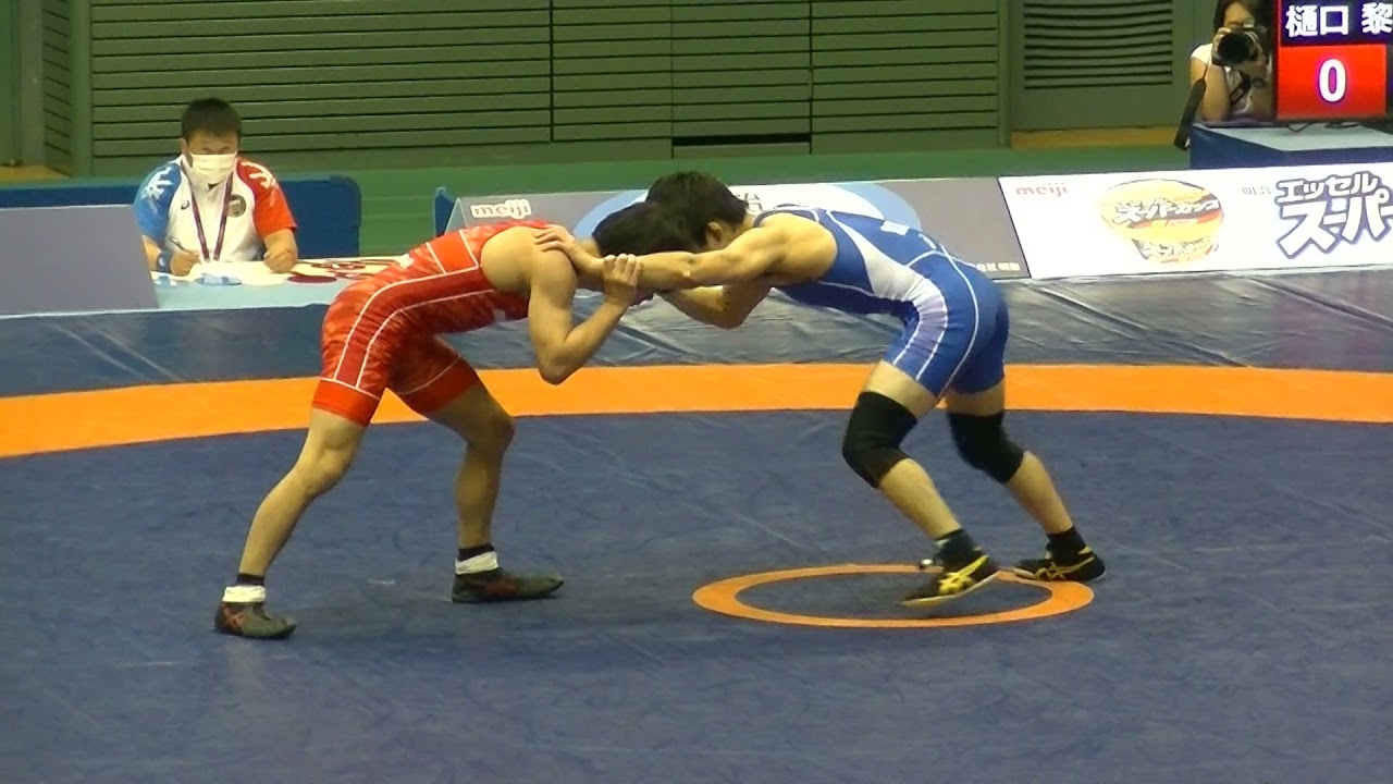 2021年天皇杯レスリング全日本選手権大会【男子フリースタイル61kg級・決勝】榊流斗（青＝山梨学院大）○［4-0］●樋口黎（ミキハウス）