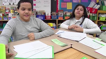 El profesor involucra a los estudiantes en un debate - Ejemplo 16