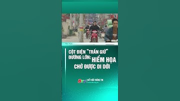Cột điện “trấn giữ” đường lớn: Hiểm họa chờ được di dời