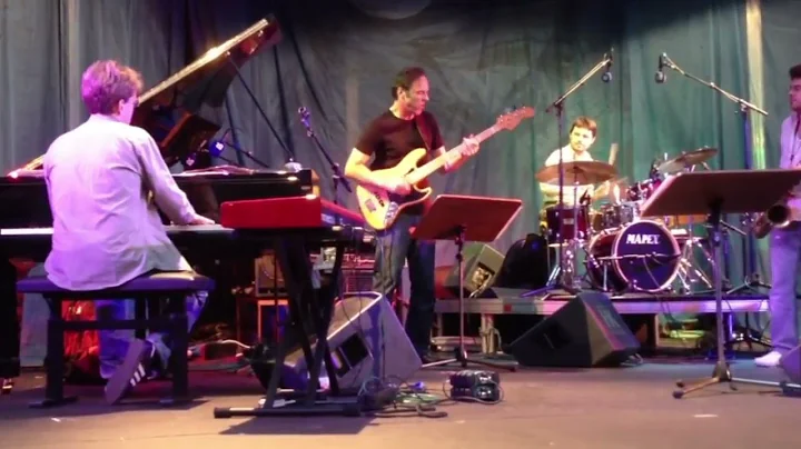 Patrick Scales Bas Solo On Heavy Fever
