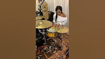 Incredible Congolese Lady Playing Drums Seben 