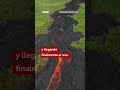 Un volcán arroja lava al océano Índico