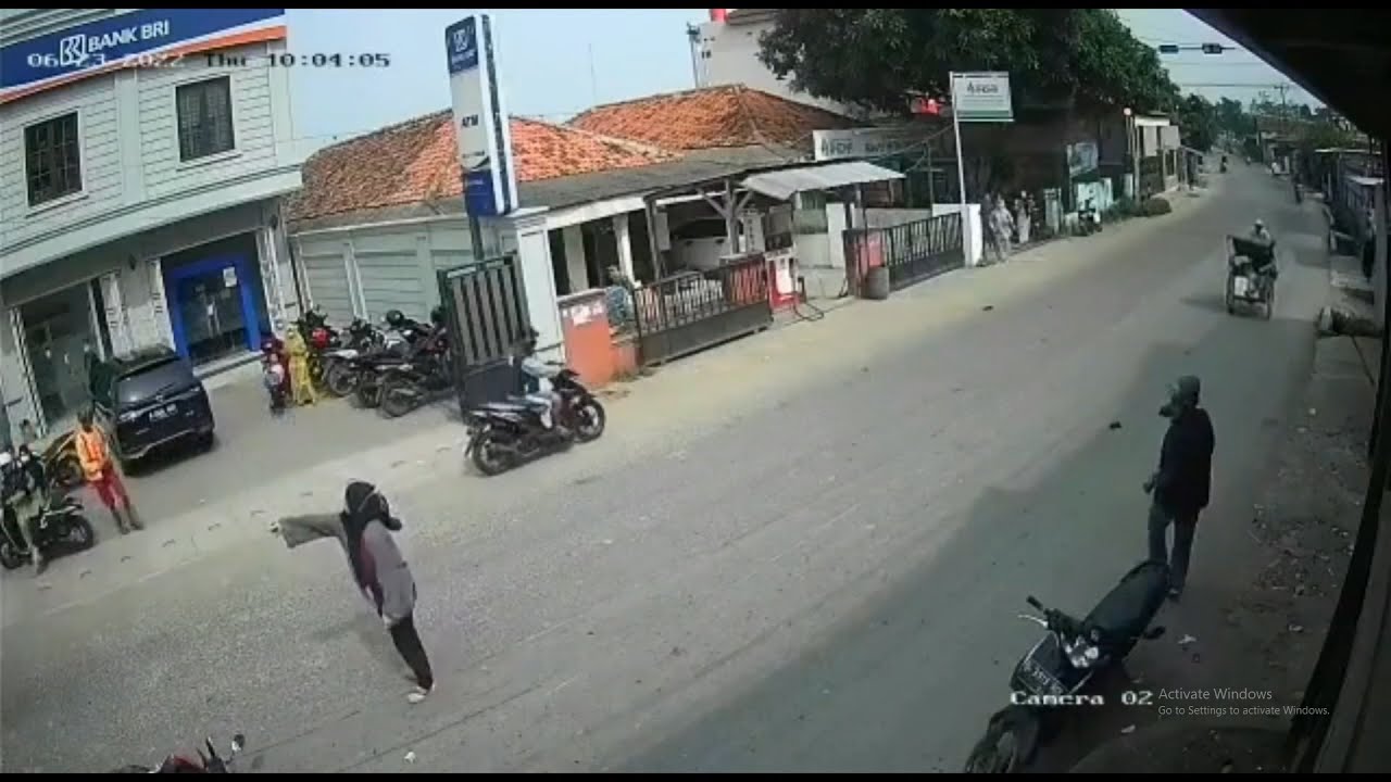 Seorang Wanita Kejar Pelaku Jambret hingga Kecelakaan