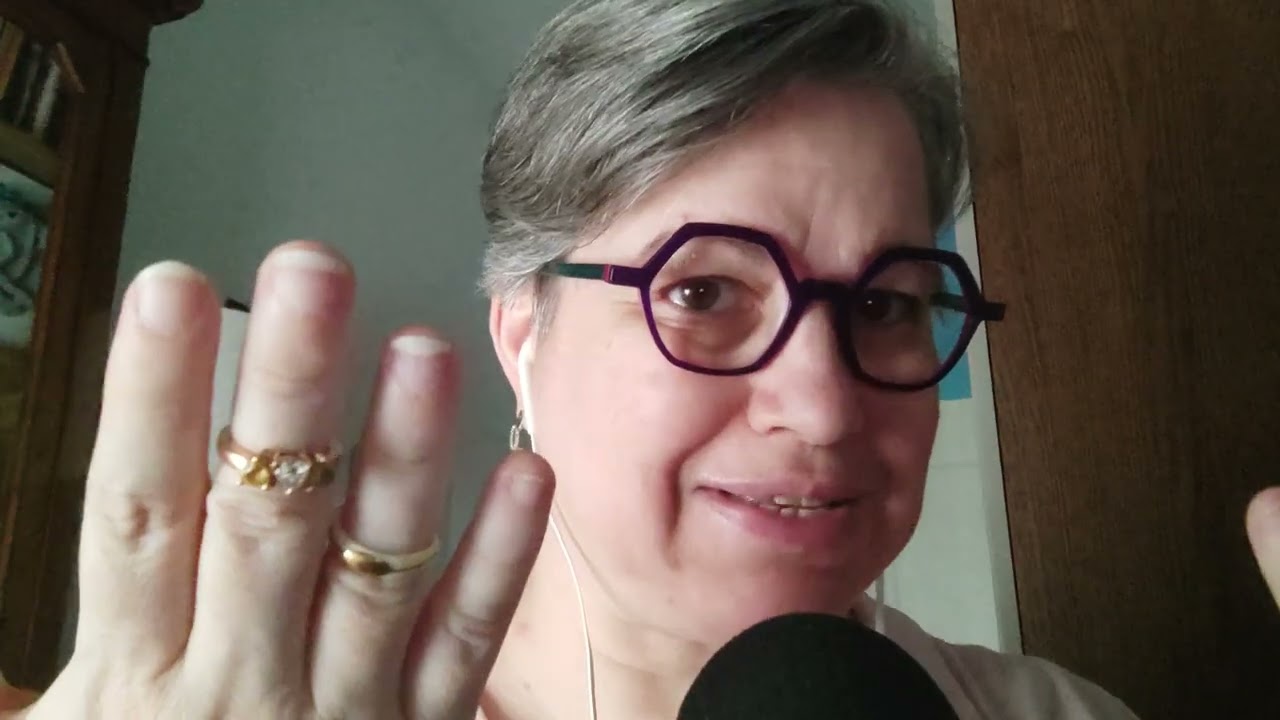 Asmr - coccole e ..  forza e coraggio Giulia 