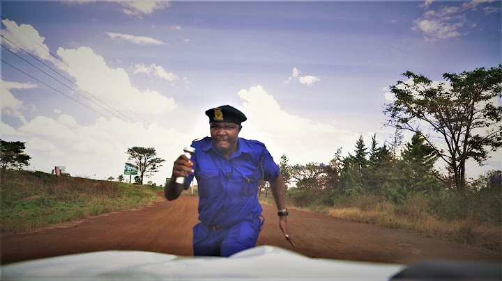 Kenya Police officer runs after sports car, catches up with owner | Alex Mathenge Comedy