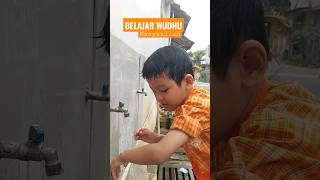 Penting untuk diajarkan cara wudhu yang benar.