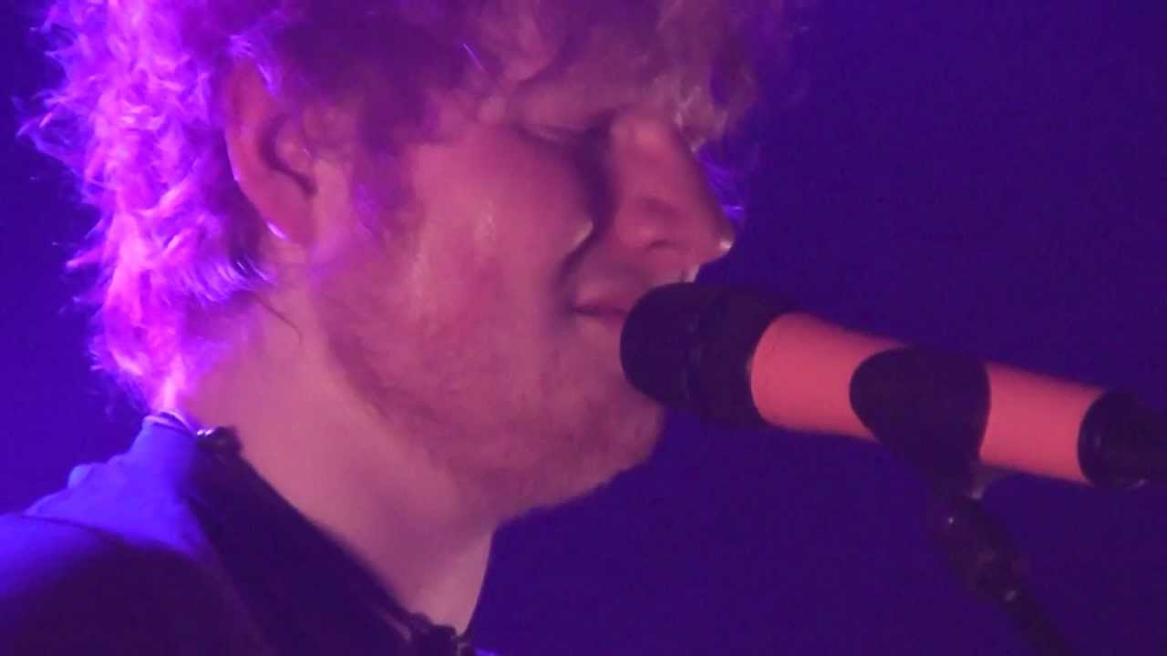 Ed Sheeran - Kiss Me (live @ DOCKS in Hamburg, 06.03.12) HD