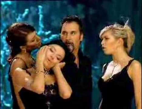 Азиялық әйелдің барлық тесіктерінен көптеген сперматозоидтар Олар үйде жас шлюхты блять