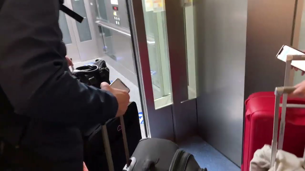 (2x) 2010 Mitsubishi NEXCUBE MRL traction elevators @ Terminal 3, Tokyo Haneda Airport, Tokyo, Japan