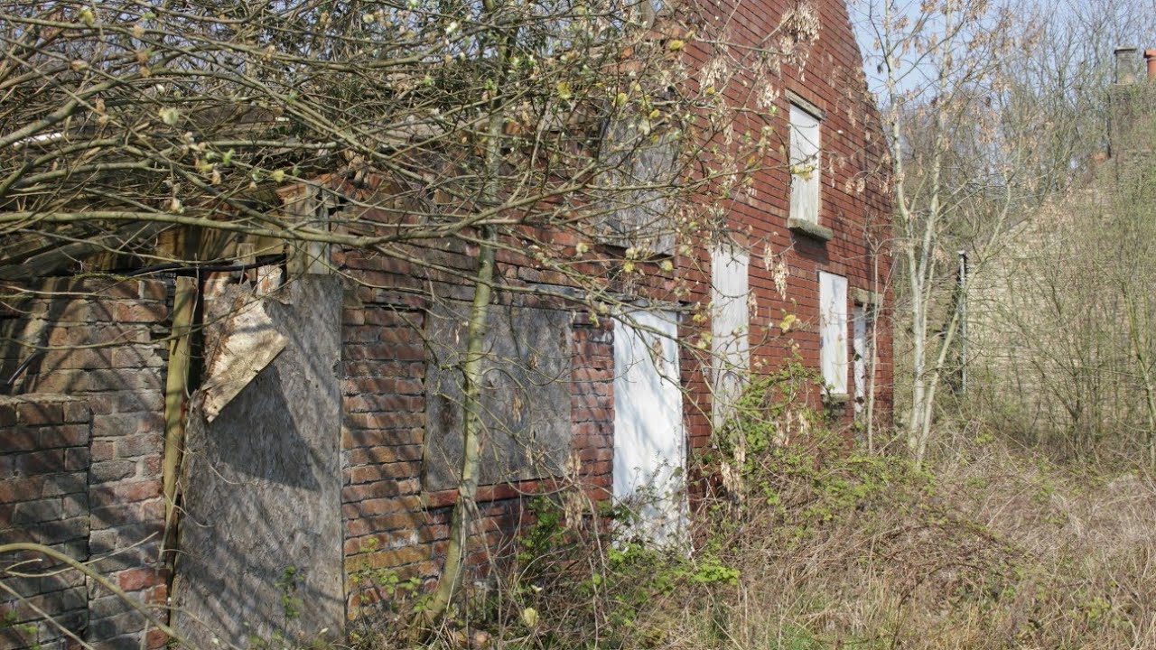 Exploring Abandoned Houses Nature Reclaimed Stalybridge Abandoned Places Abandoned Places