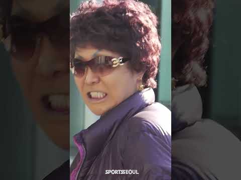 <strong>선글라스도</strong>. 멋지네요. 이명화 씨.