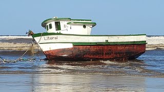 Embarcação encalhada, Praia de Imbé. Barco 